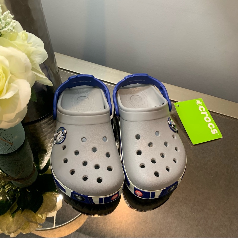 (SOLD) NWT Boys Crocs Star Wars RD2D Sz 3